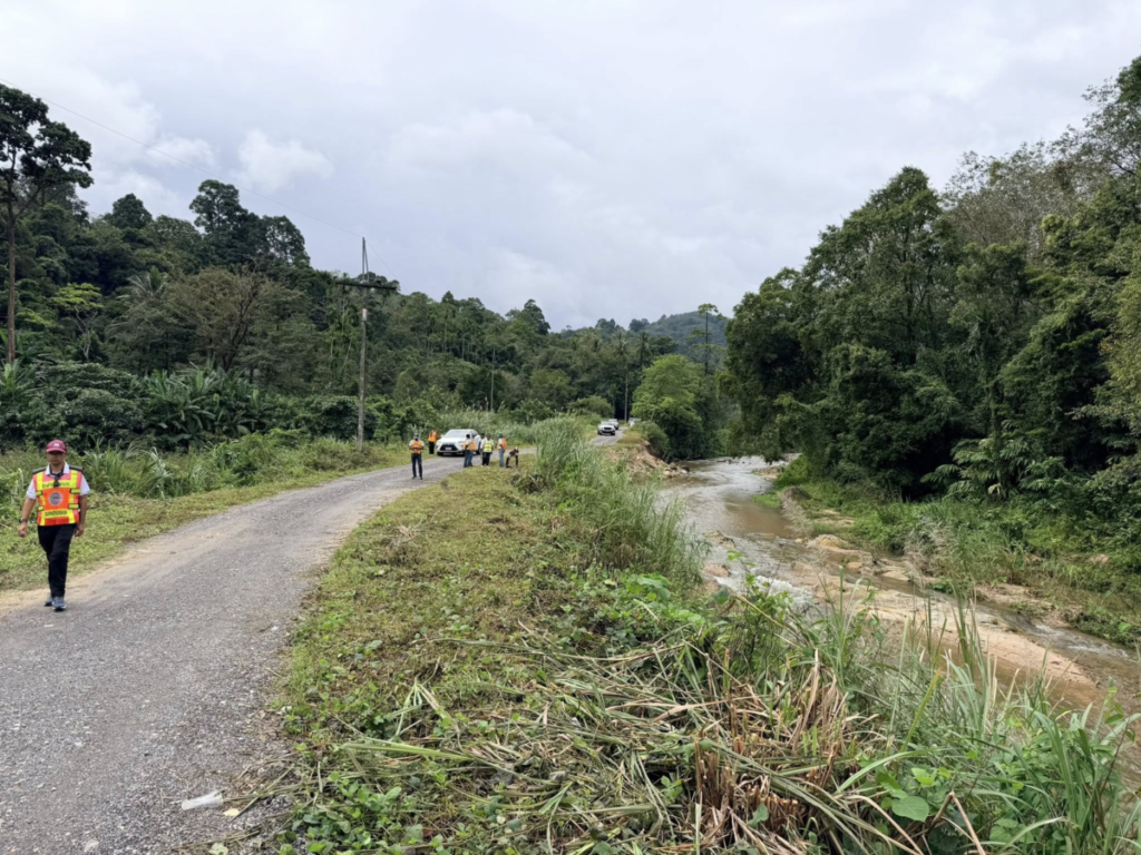 รองนายก พิพัฒน์ ติดตามโครงการก่อสร้างถนน(พิปูน-นบพิตำ)ตอนท่าพุด–ยอดเหลือง 4189